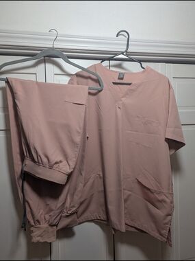 NiaaHinn Blush Pink Scrub Top (XXL)